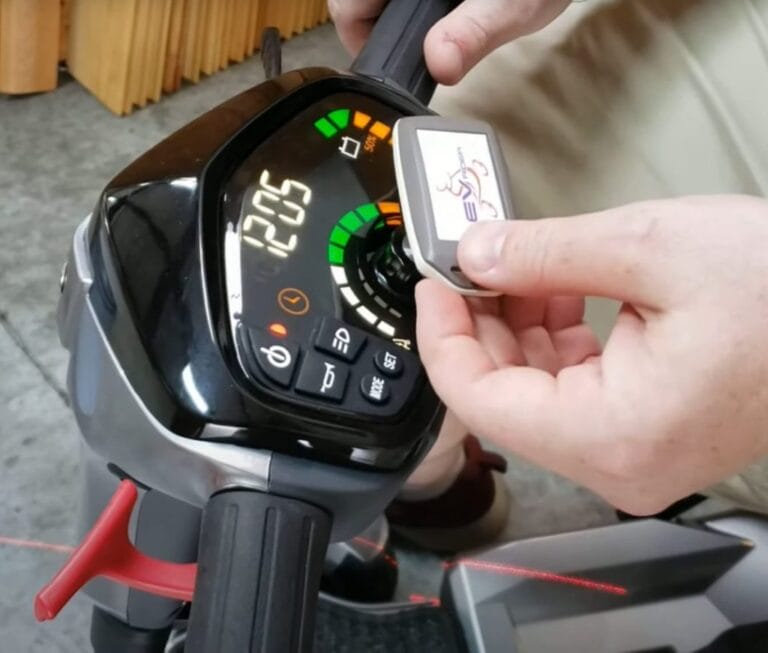 How to Connect and Disconnect Remote Fob of EV Rider TeQno Scooter Step by Step